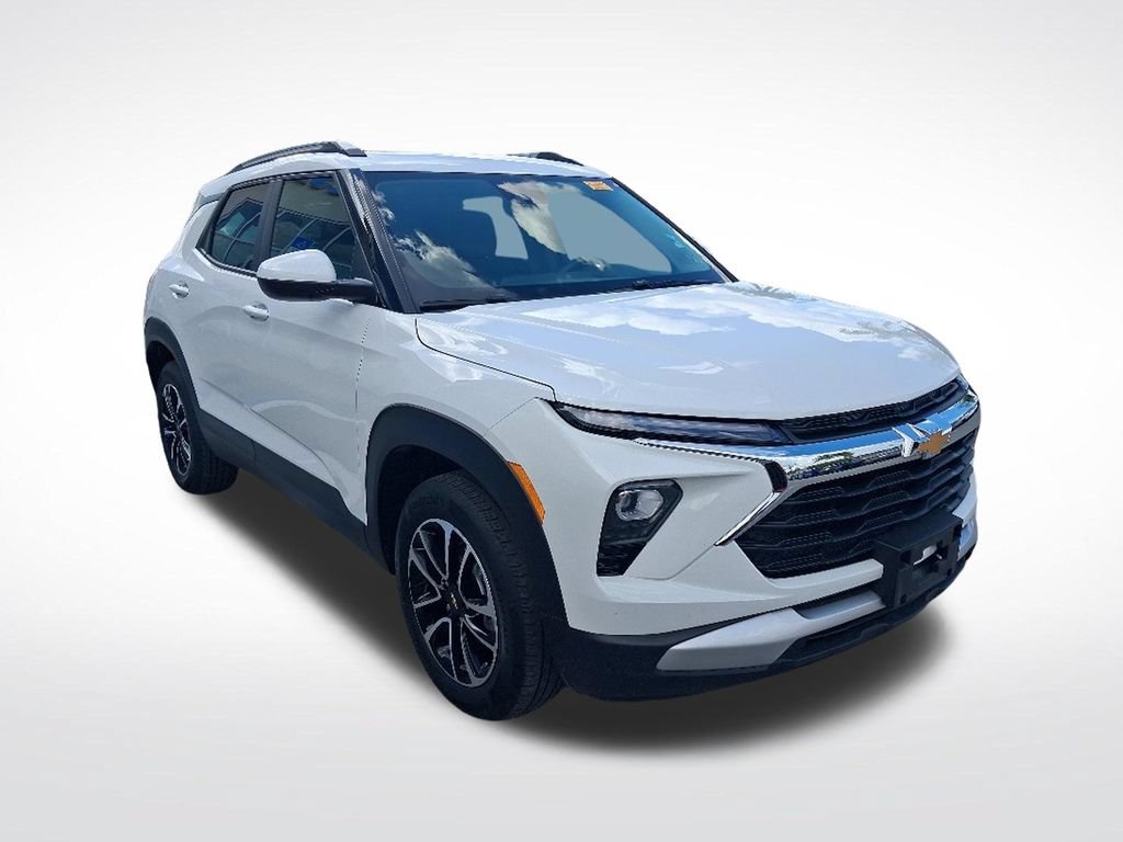 Used 2025 Chevrolet TrailBlazer LT AWD/4WD image 3
