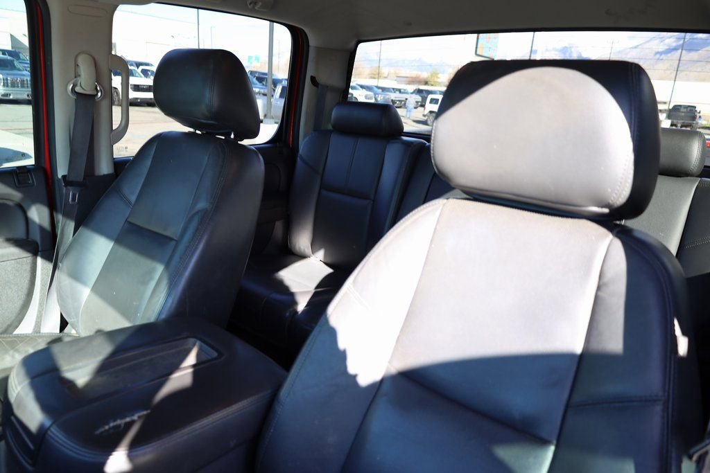 Used 2014 GMC Sierra 3500 SLT w/ SLT Convenience Package image 17