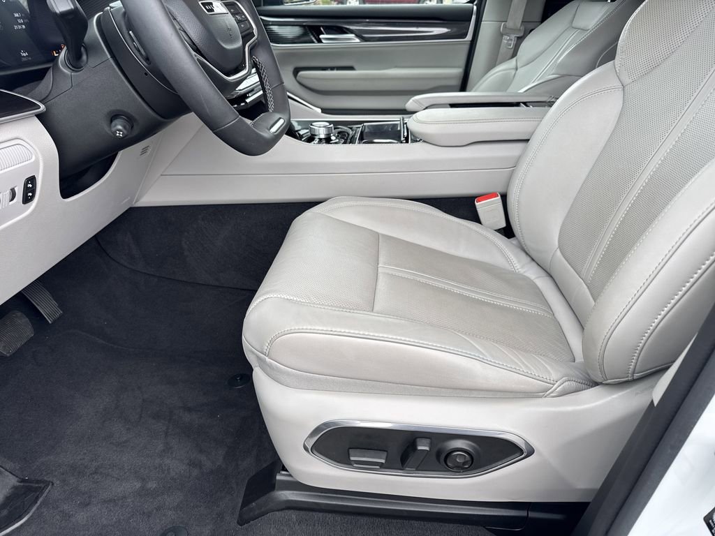 Used 2024 Jeep Wagoneer 4WD w/ Premium Group I image 14