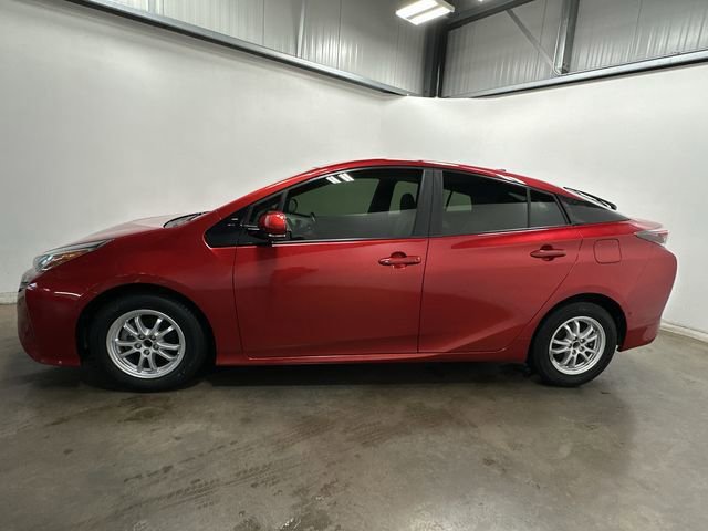 Used 2018 Toyota Prius Three w/ Advanced Technology Package image 2