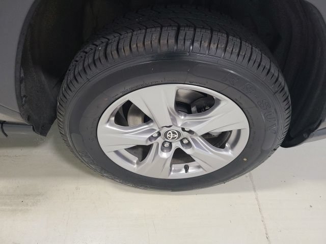 Used 2024 Toyota RAV4 XLE FWD image 36