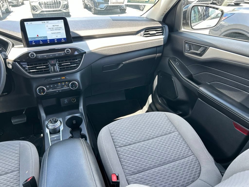 Used 2022 Ford Escape SE w/ SE Sport Appearance Package FWD image 11