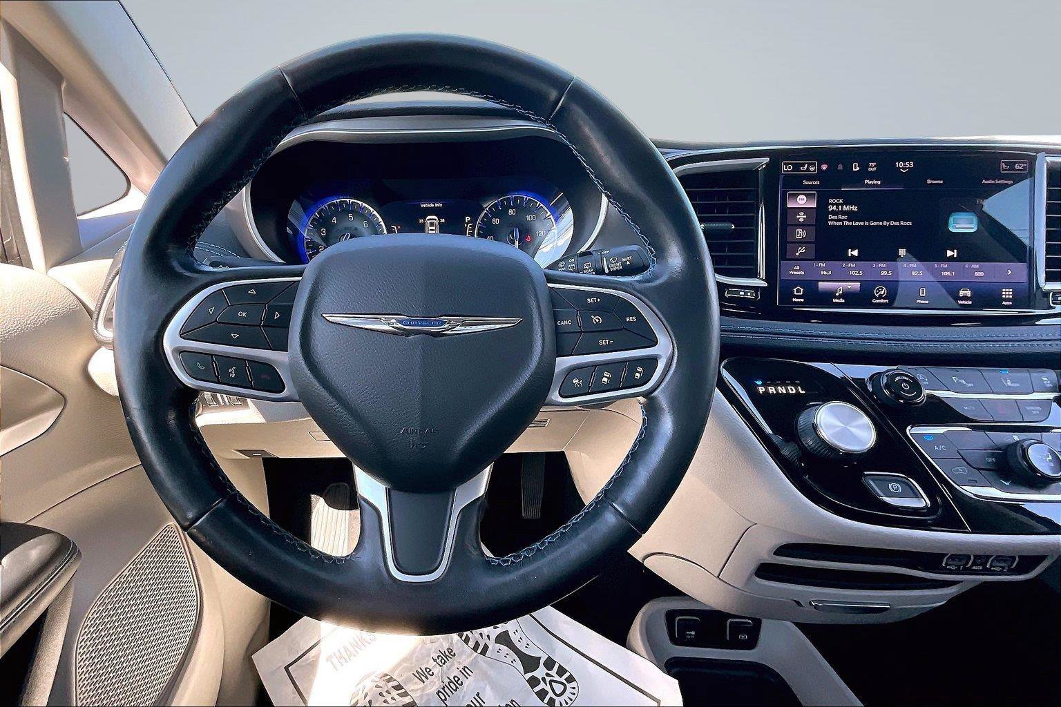 Used 2021 Chrysler Pacifica Touring w/ Cold Weather Group FWD image 6