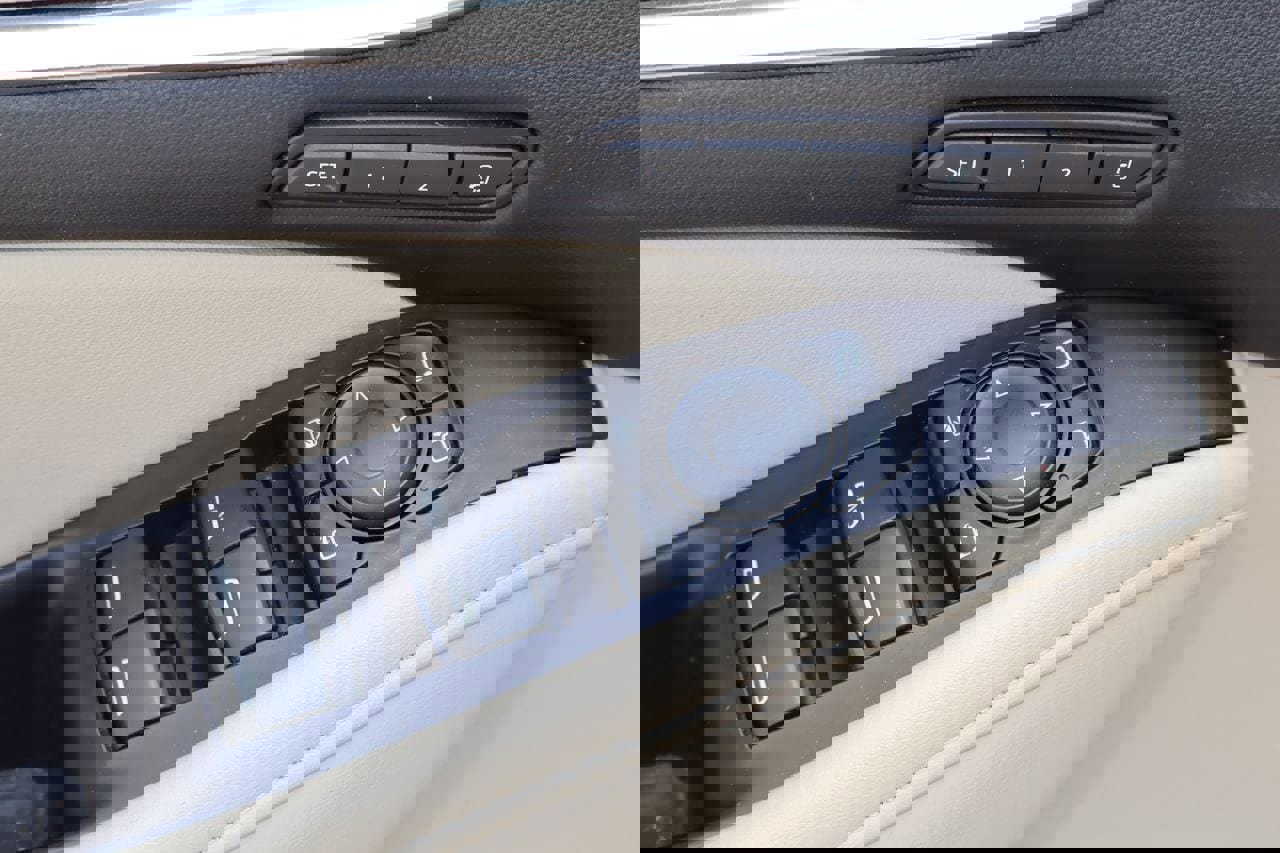 Used 2021 Buick Enclave Premium w/ Sun and Sites Package image 23