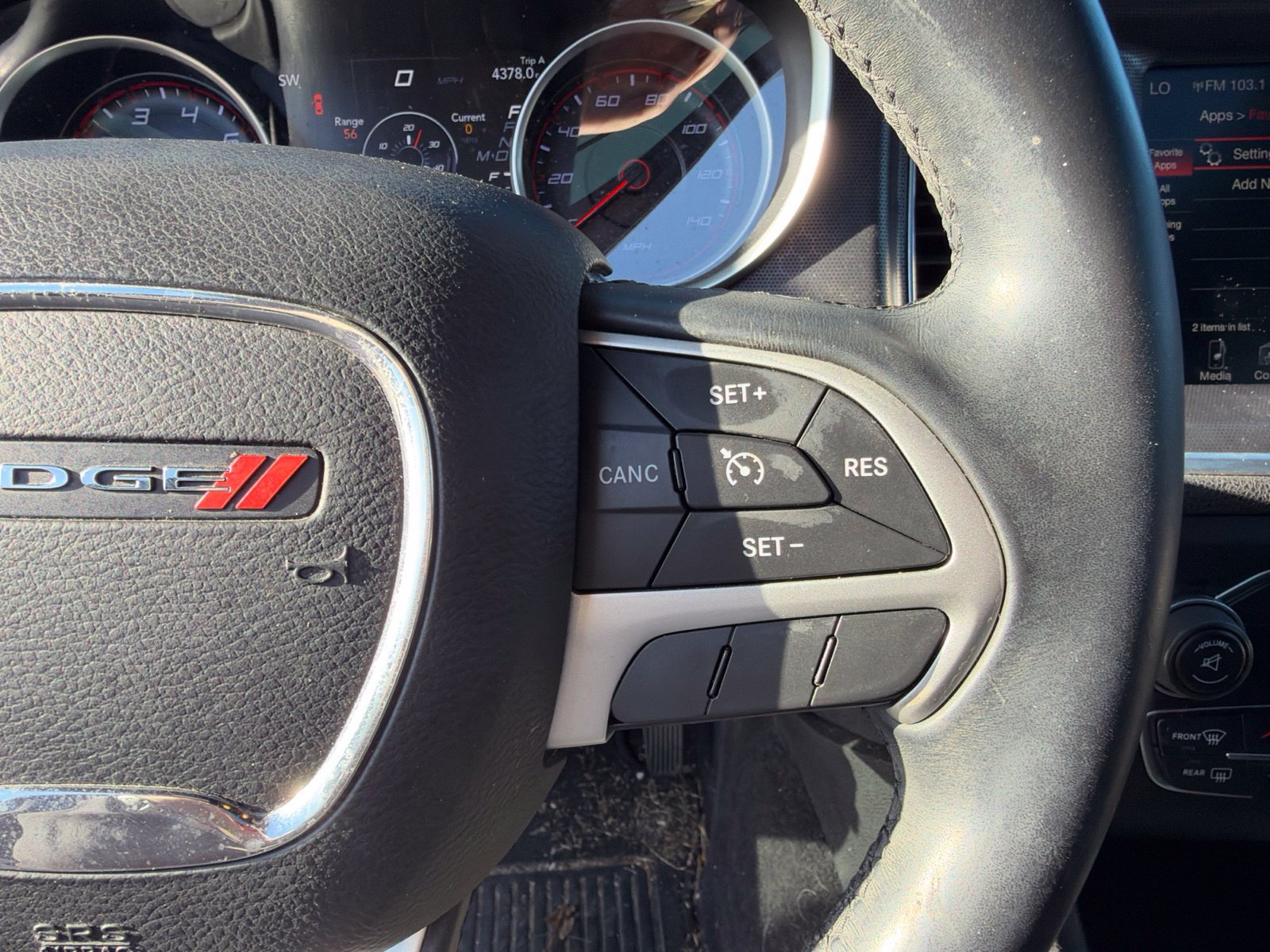 Used 2015 Dodge Charger SXT RWD image 17