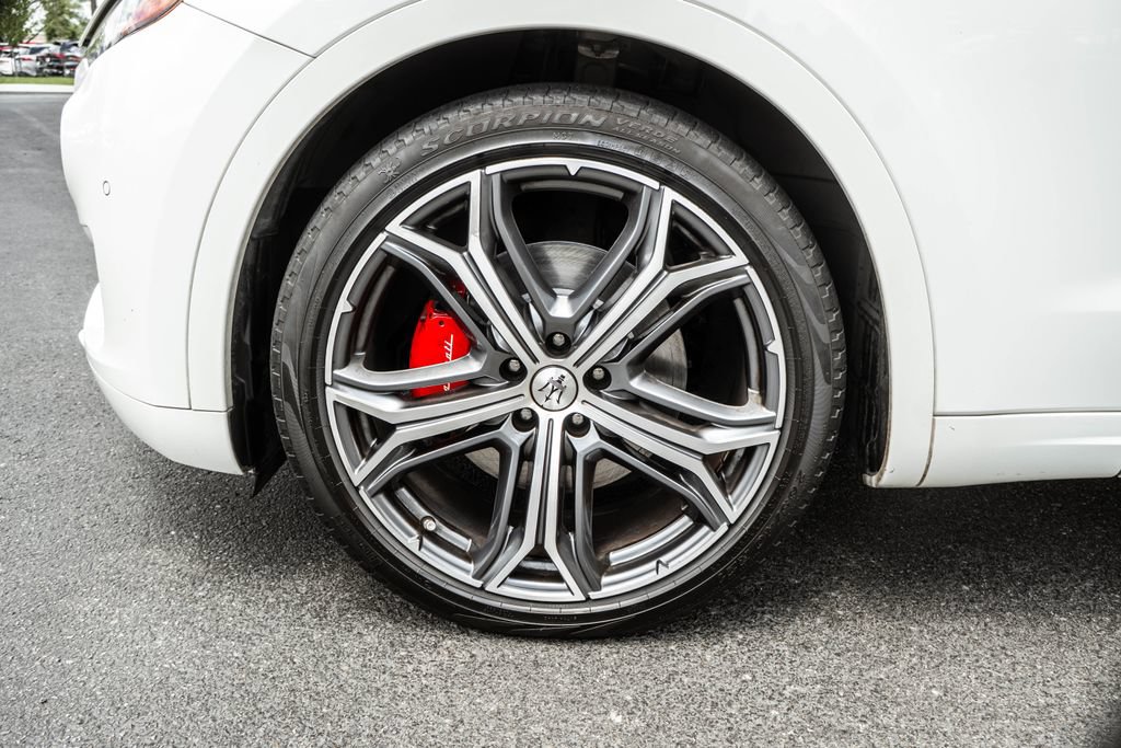 Used 2023 Maserati Levante GT AWD/4WD image 33
