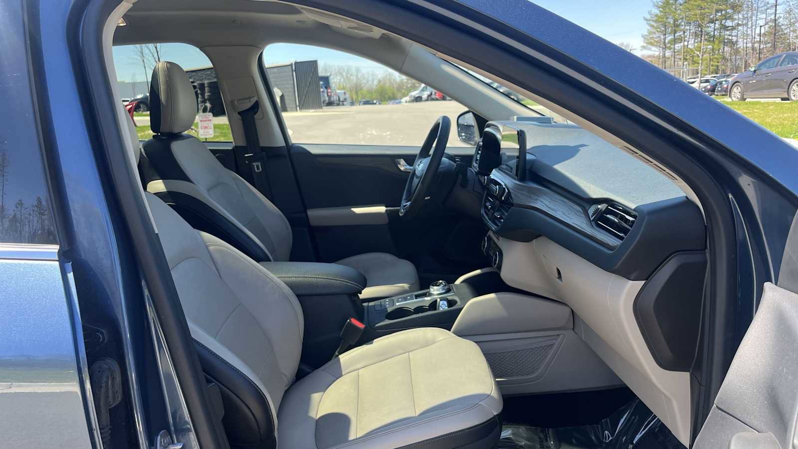Used 2020 Ford Escape Titanium w/ Titanium Premium Package 2.0 image 11