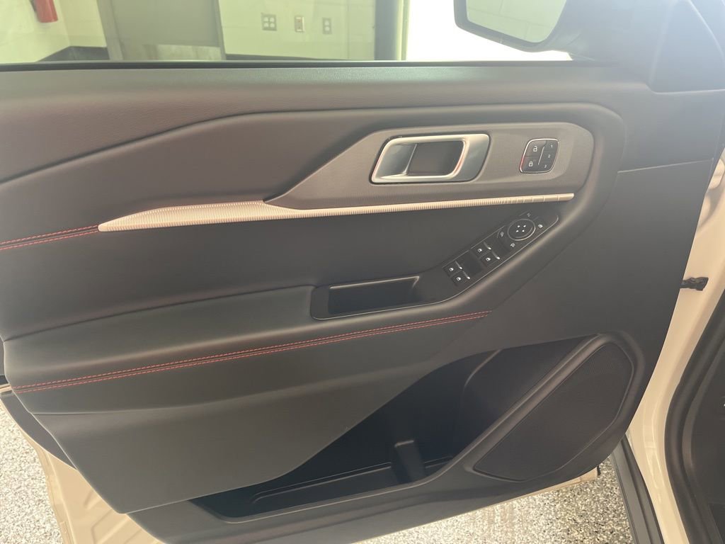 Used 2025 Ford Explorer ST image 12
