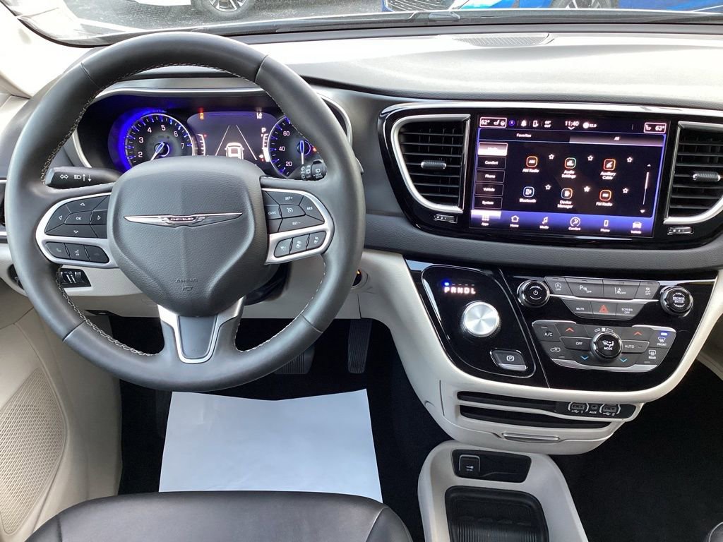 Used 2024 Chrysler Pacifica Touring-L FWD image 19
