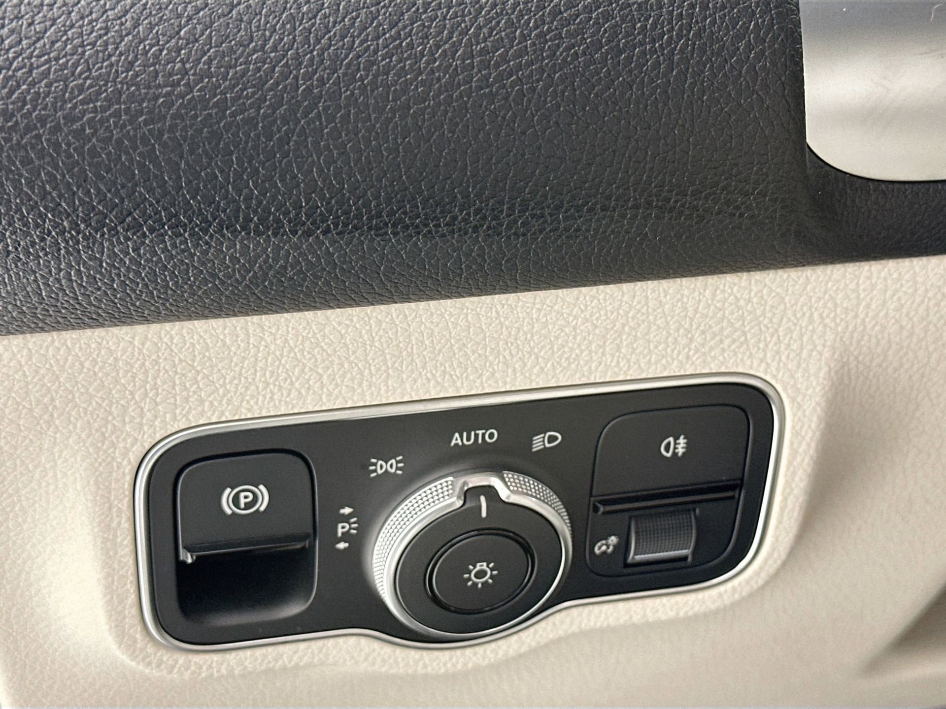 Certified 2024 Mercedes-Benz EQB 300 4MATIC image 11