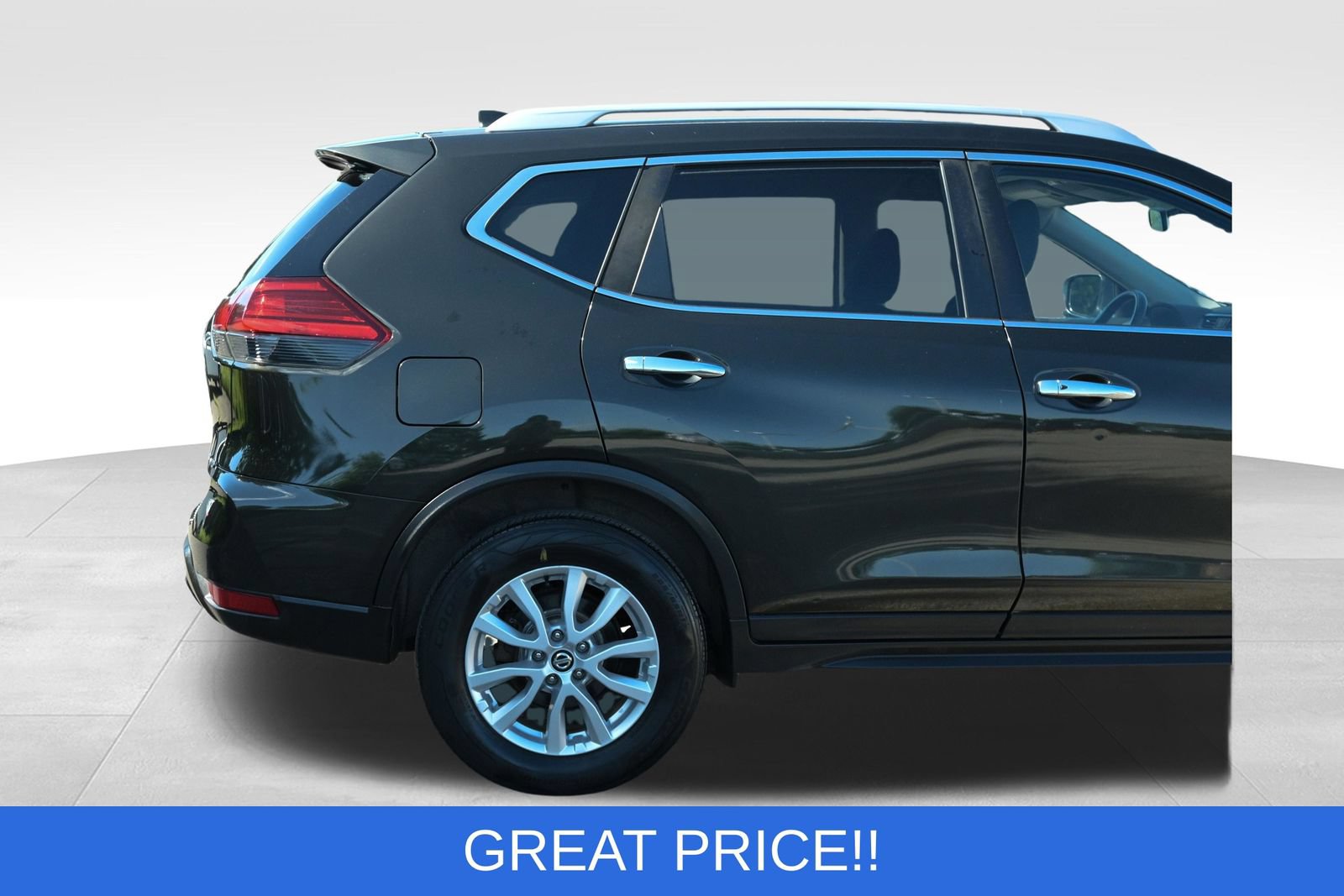 Used 2017 Nissan Rogue SV AWD/4WD image 12