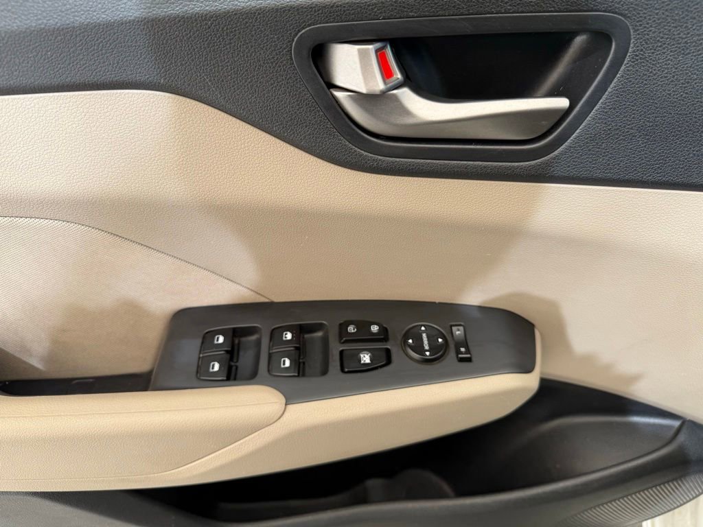 Used 2022 Hyundai Accent SE FWD image 14