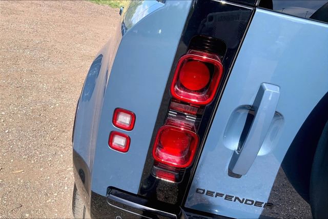 Used 2025 Land Rover Defender 110 X-Dynamic SE image 29