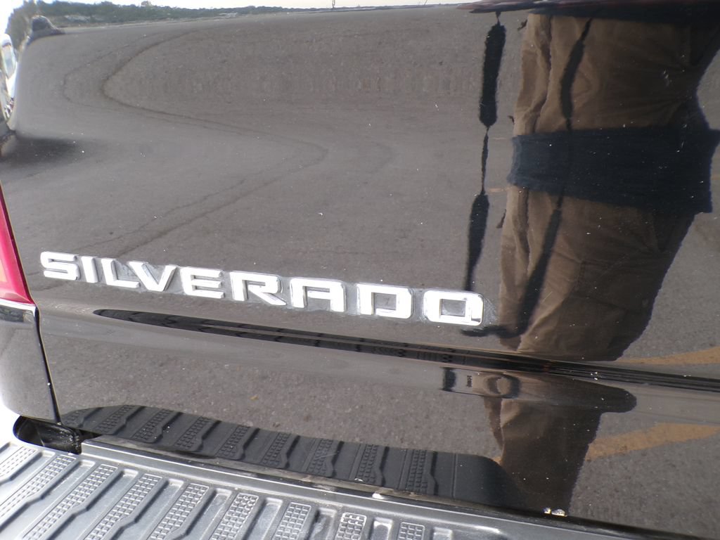 Used 2023 Chevrolet Silverado 1500 RST AWD/4WD image 17