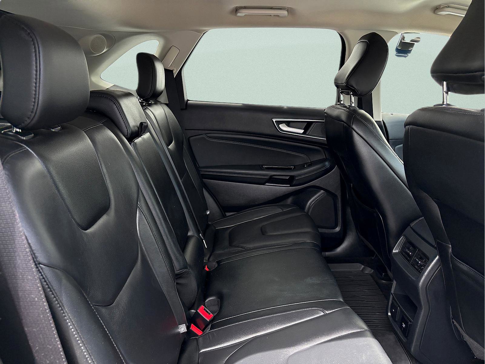 Used 2020 Ford Edge Titanium w/ Cargo Accessory Package AWD/4WD image 29