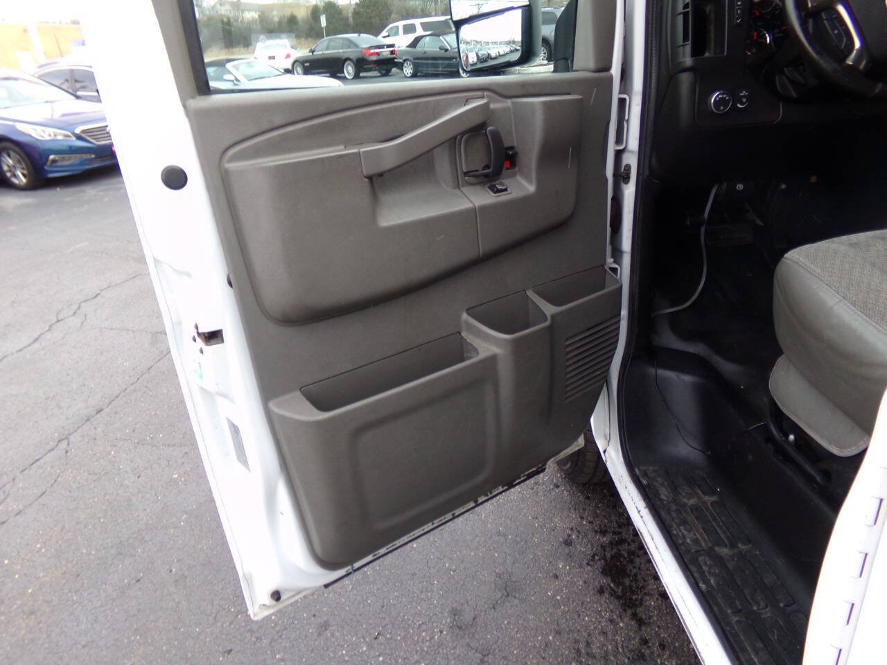 Used 2019 Chevrolet Express 3500 w/ Power Convenience Package RWD image 16
