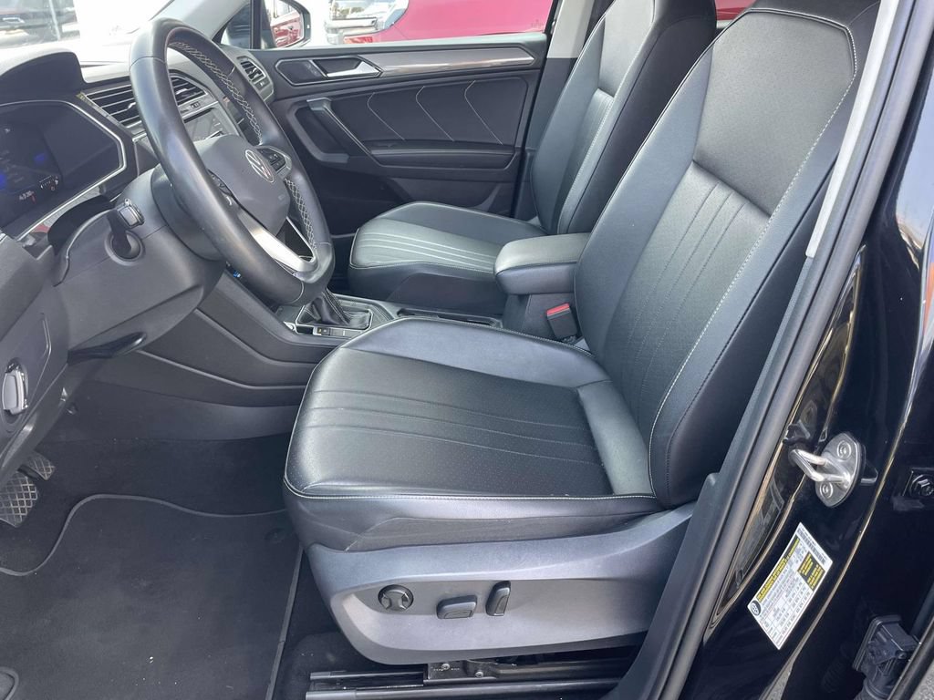 Certified 2023 Volkswagen Tiguan SE FWD image 18