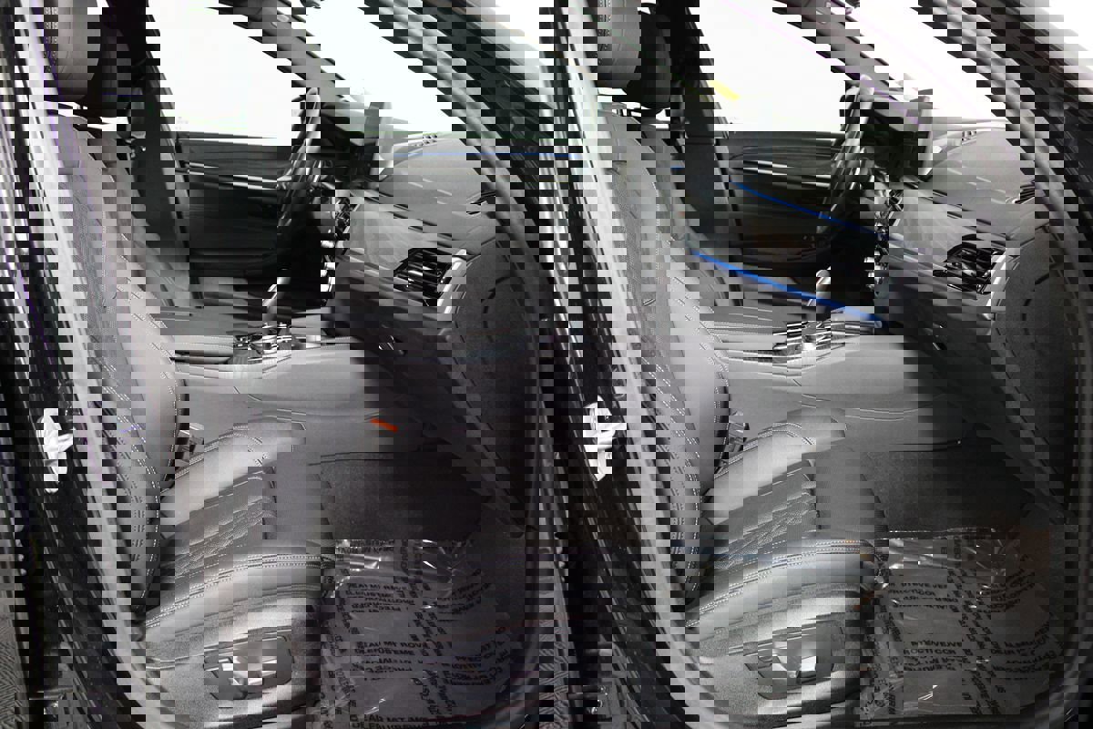 Used 2023 BMW 530e w/ M Sport Package image 11