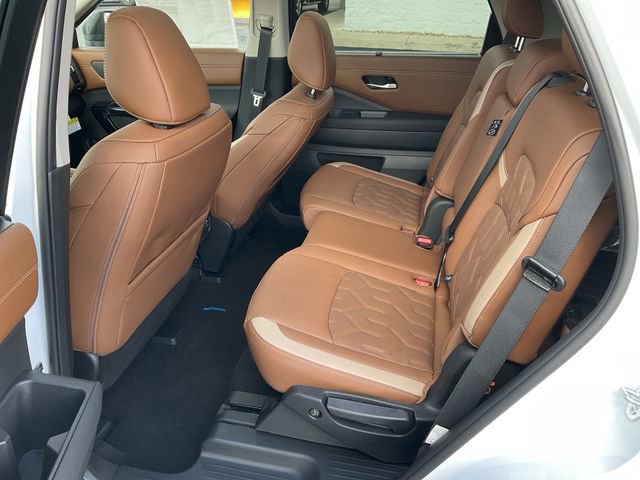 New 2026 Nissan Pathfinder Platinum w/ Accent Package AWD/4WD image 12