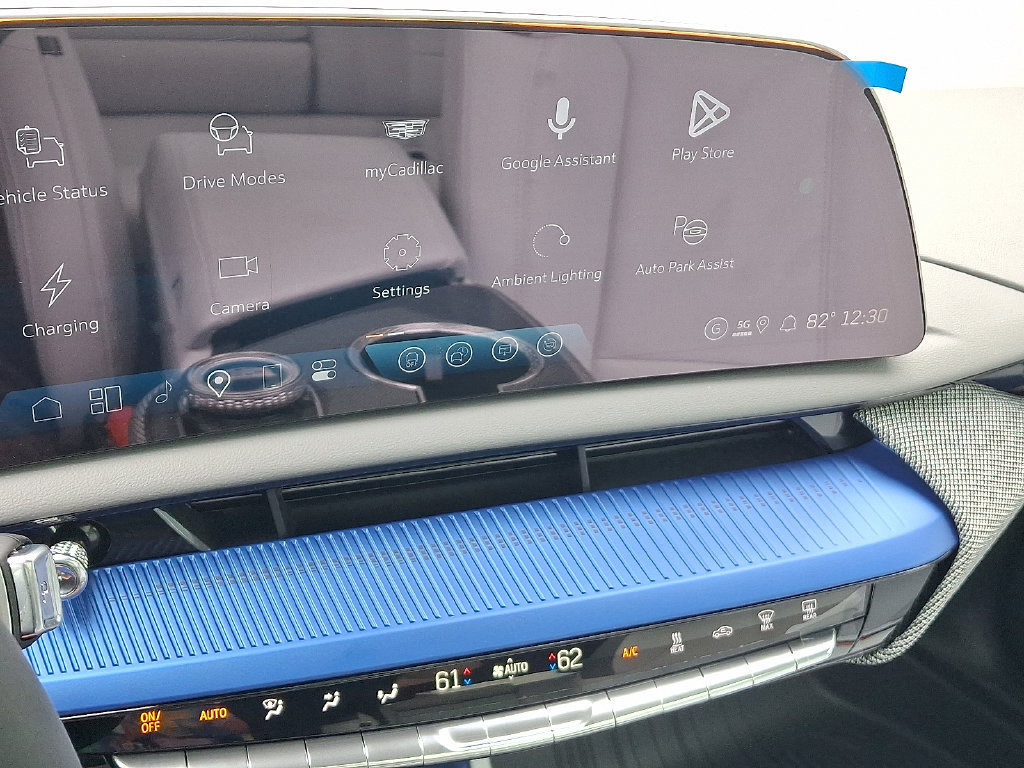 New 2027 Cadillac Optiq Luxury w/ LPO, Floor Liner Package AWD/4WD image 8