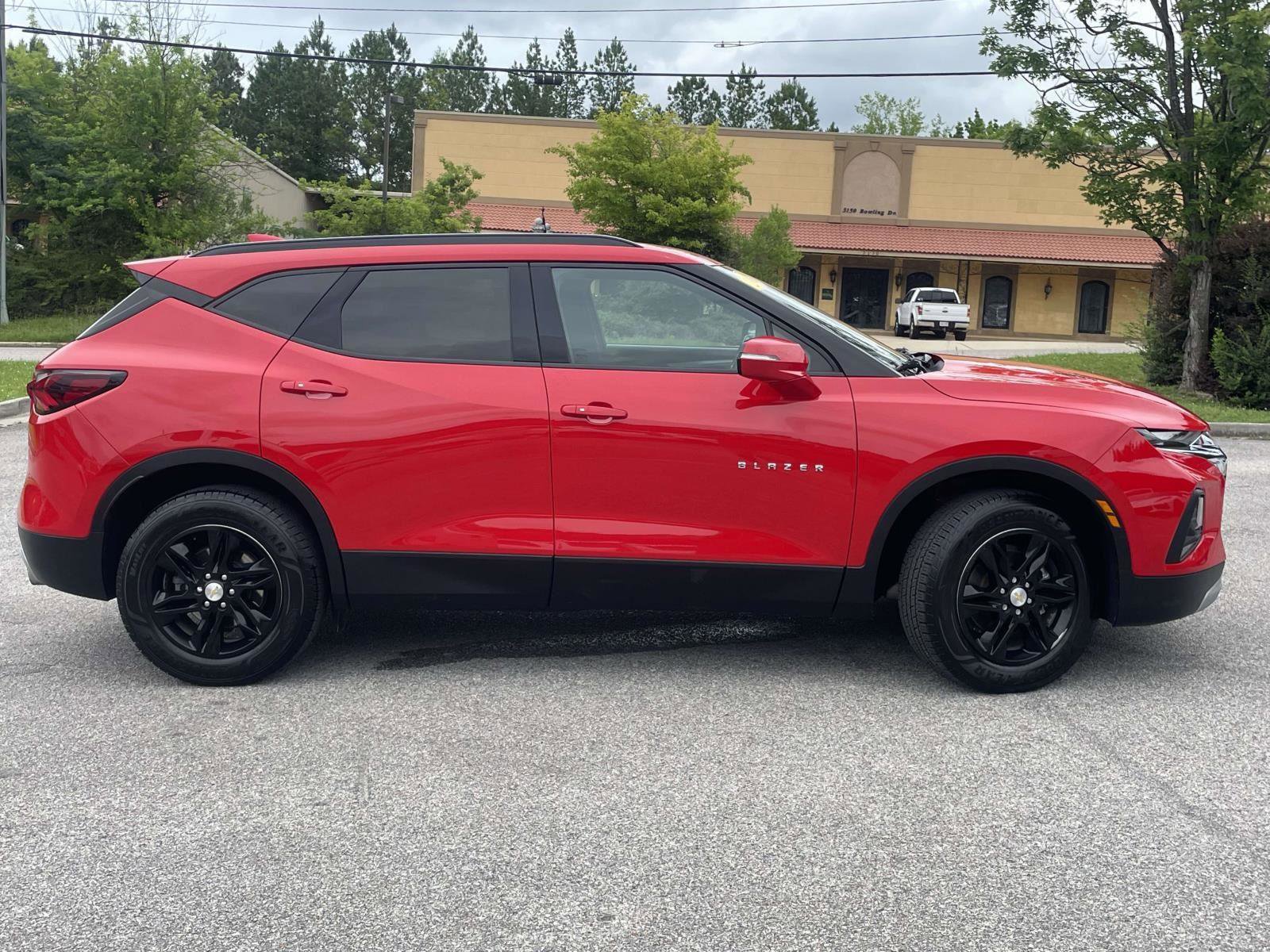 Used 2021 Chevrolet Blazer LT FWD image 2