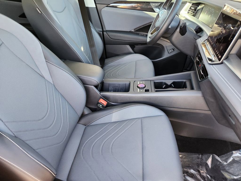 New 2025 Volkswagen Tiguan SE image 4