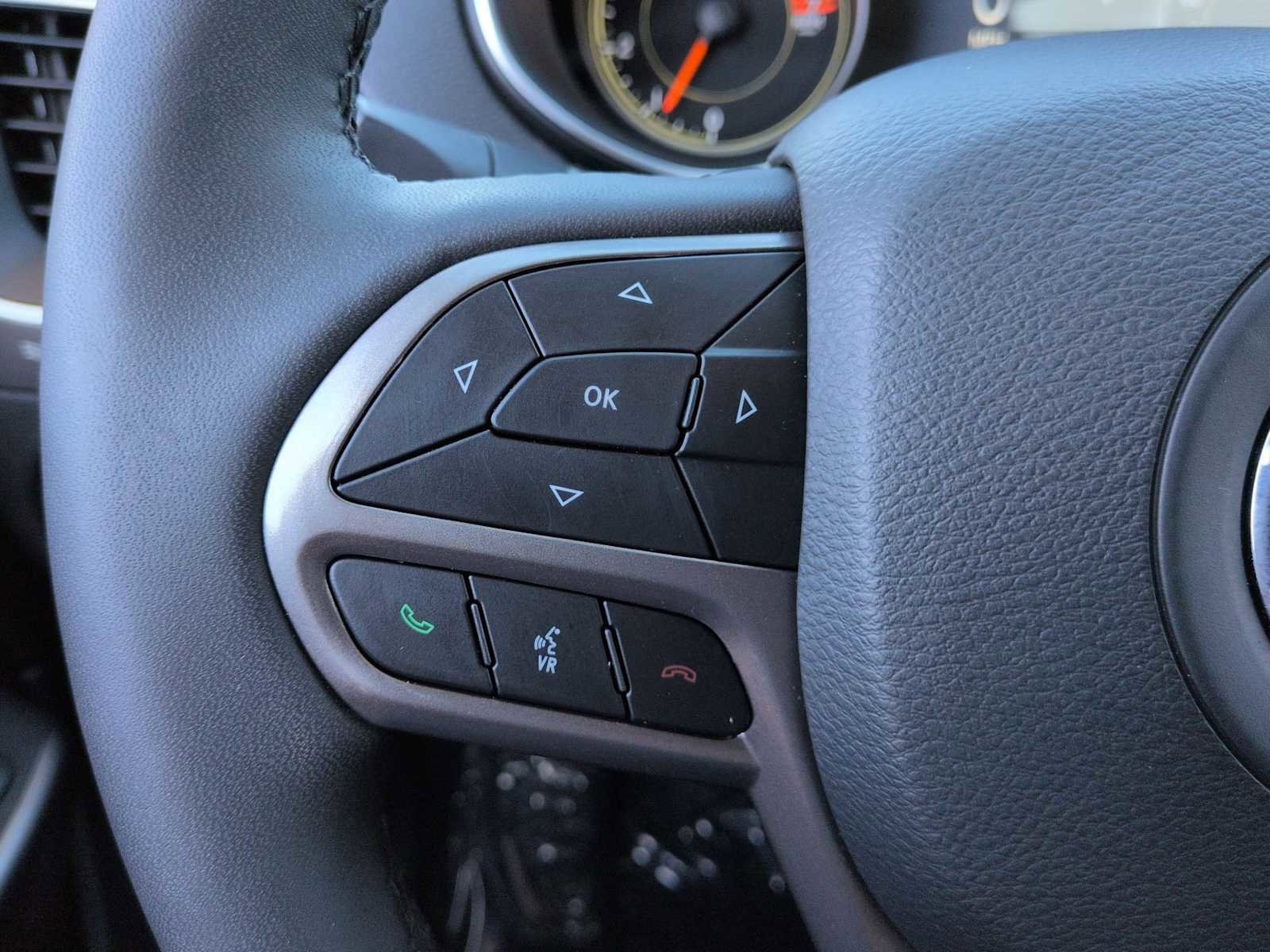 Used 2022 Jeep Cherokee Latitude Lux w/ Sun & Sound Group image 42