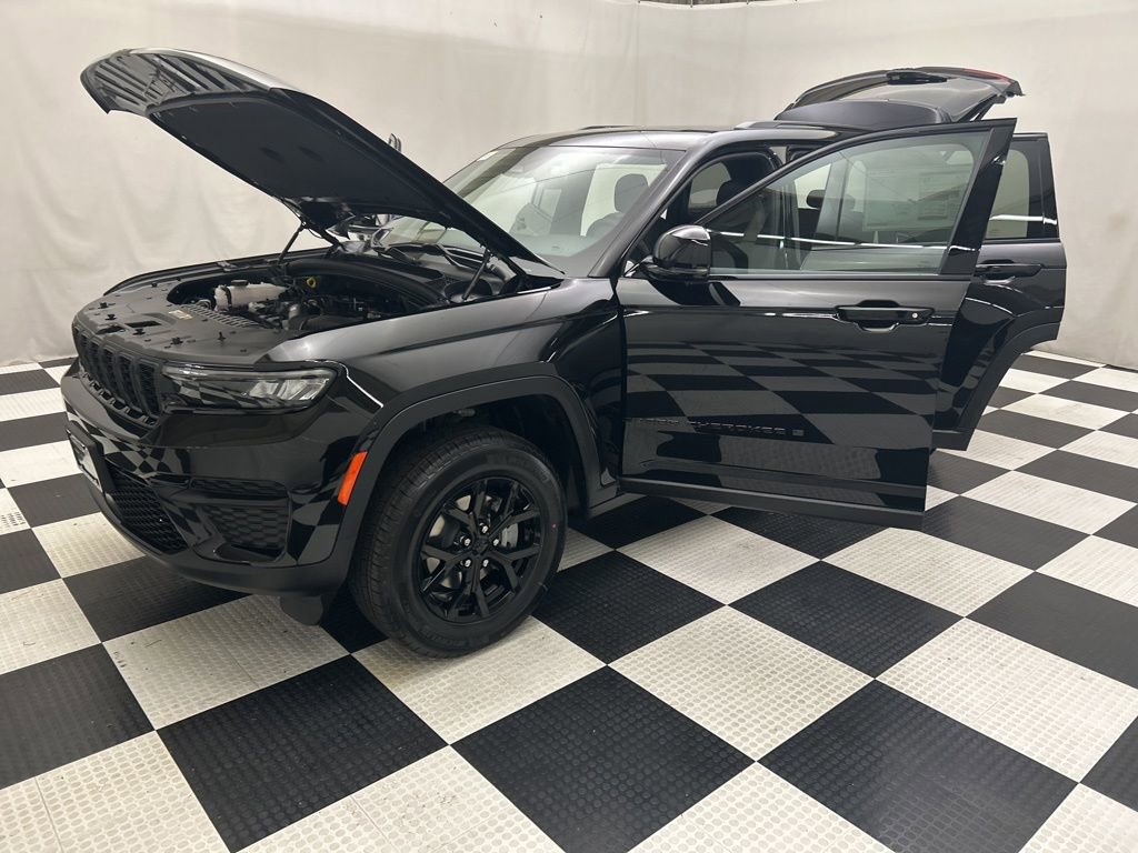 New 2025 Jeep Grand Cherokee Altitude image 21