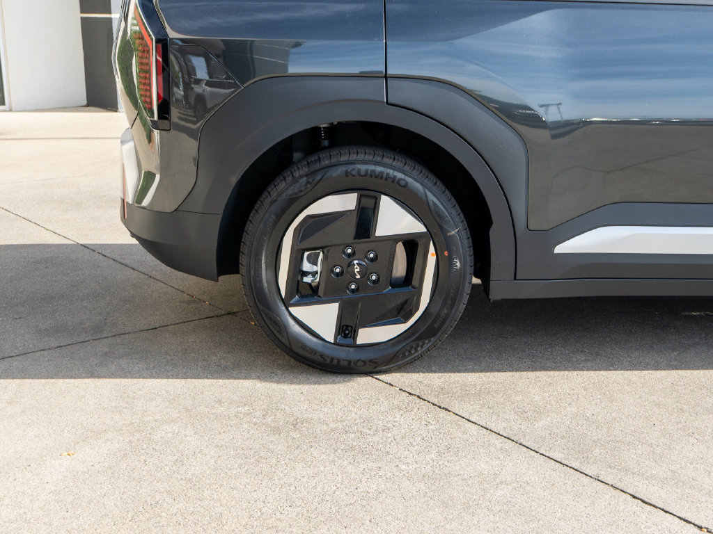 New 2027 Kia EV3 Wind FWD image 32