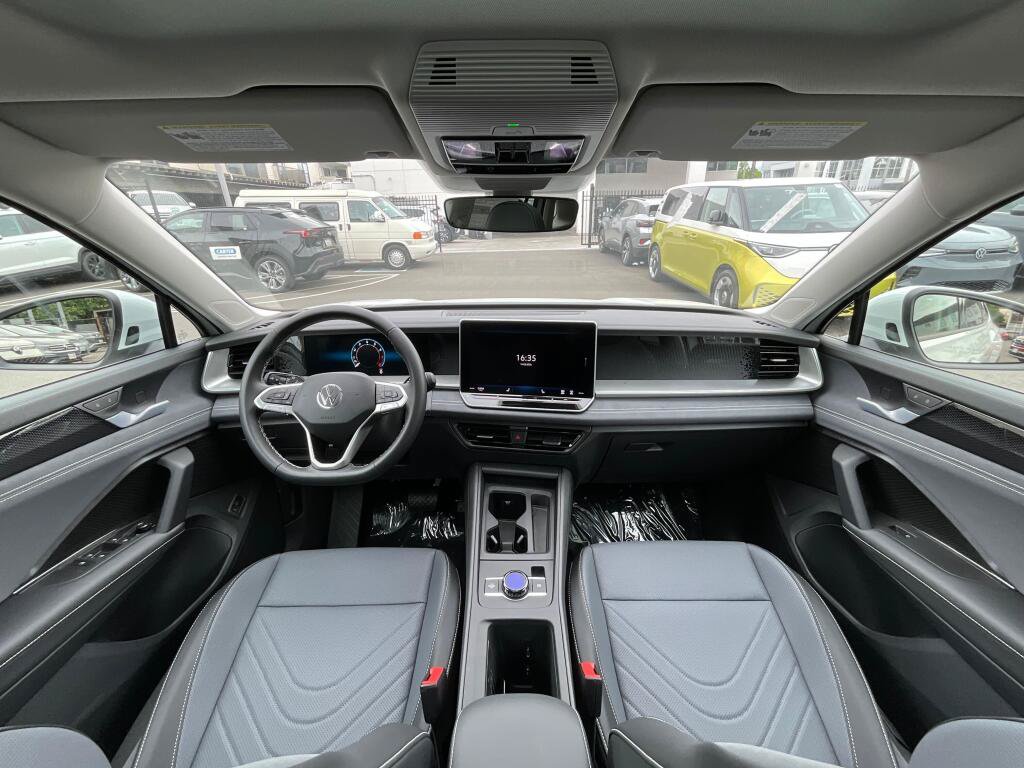 New 2026 Volkswagen Tiguan SE AWD/4WD image 16