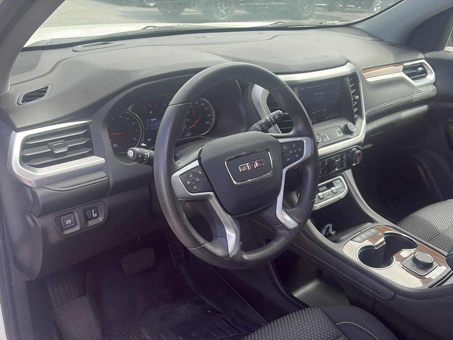 Used 2023 GMC Acadia SLE w/ Elevation Edition FWD image 9