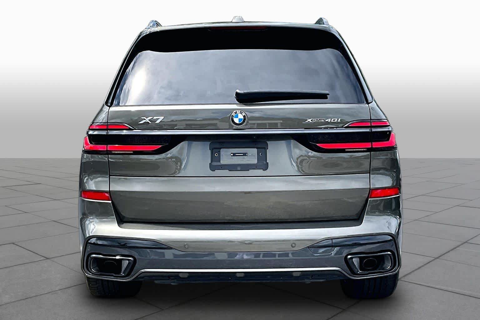 Used 2025 BMW X7 xDrive40i w/ M Sport Package AWD/4WD image 5