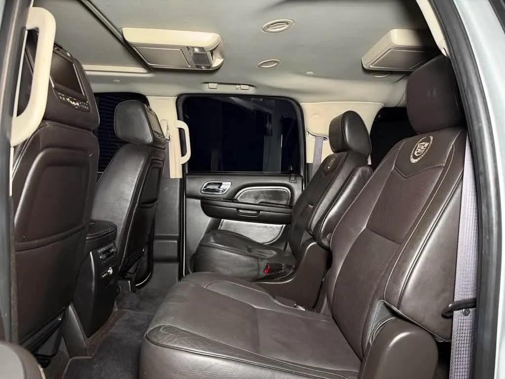 Used 2013 Cadillac Escalade ESV Platinum AWD/4WD image 23