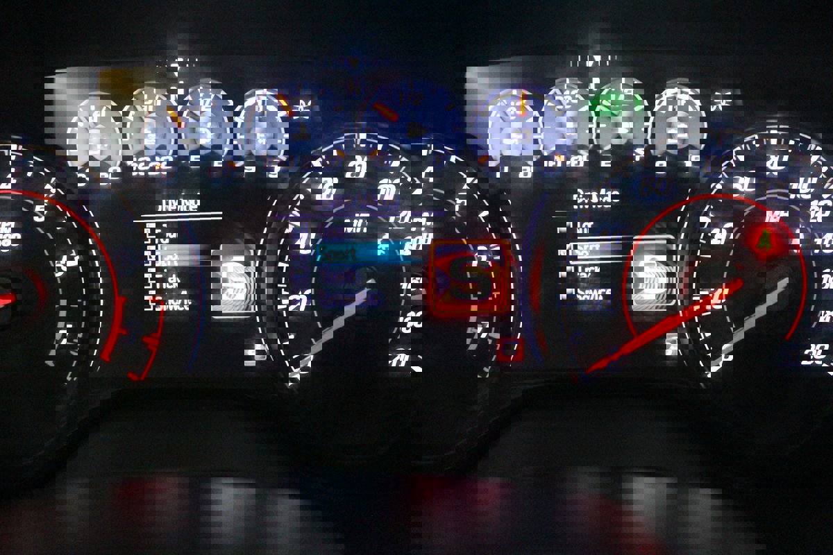 Used 2019 Chevrolet Camaro SS RWD image 18