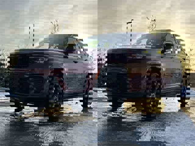 Used 2023 Jeep Grand Cherokee Altitude image 30