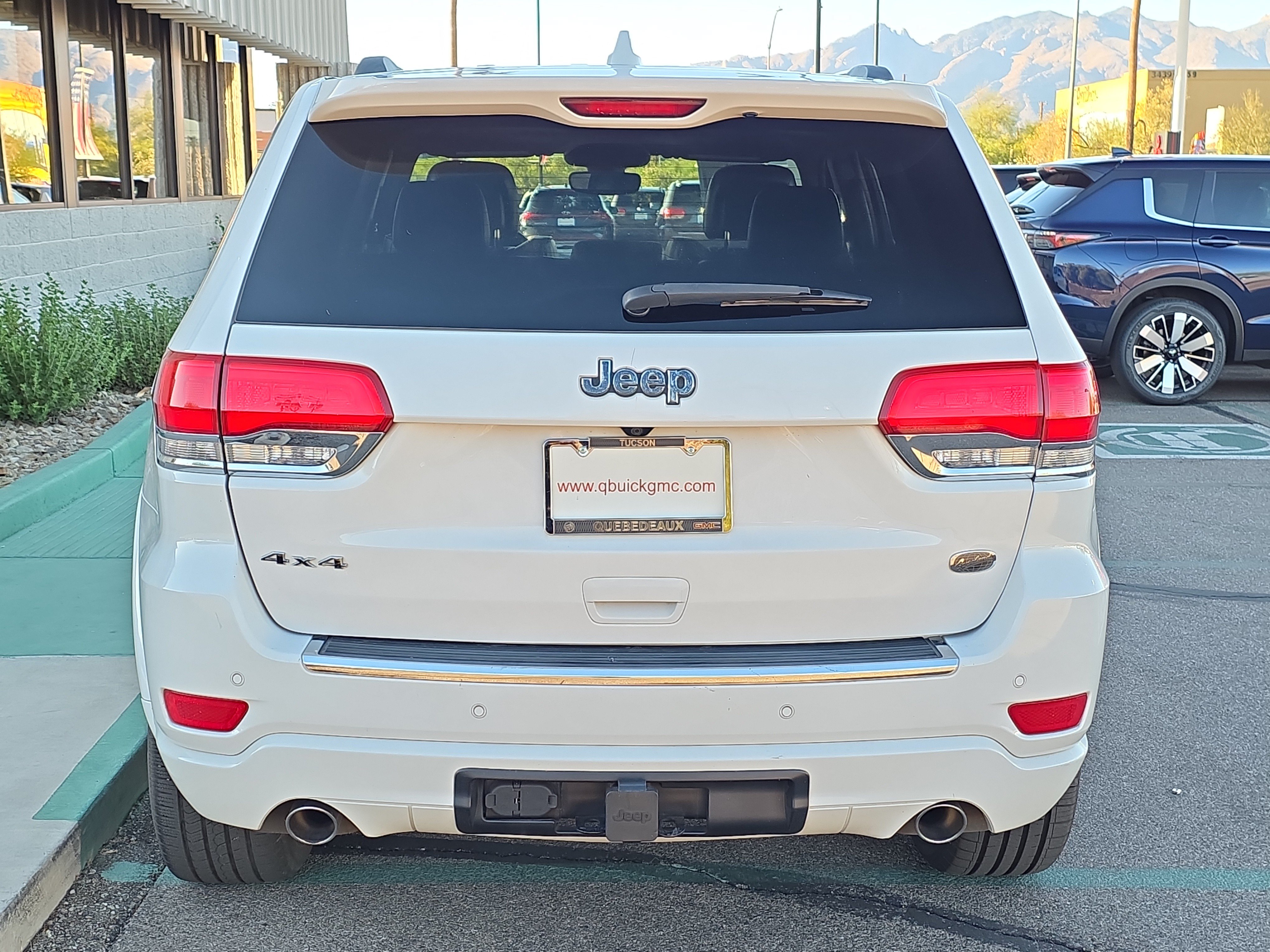 Used 2018 Jeep Grand Cherokee Overland AWD/4WD image 6