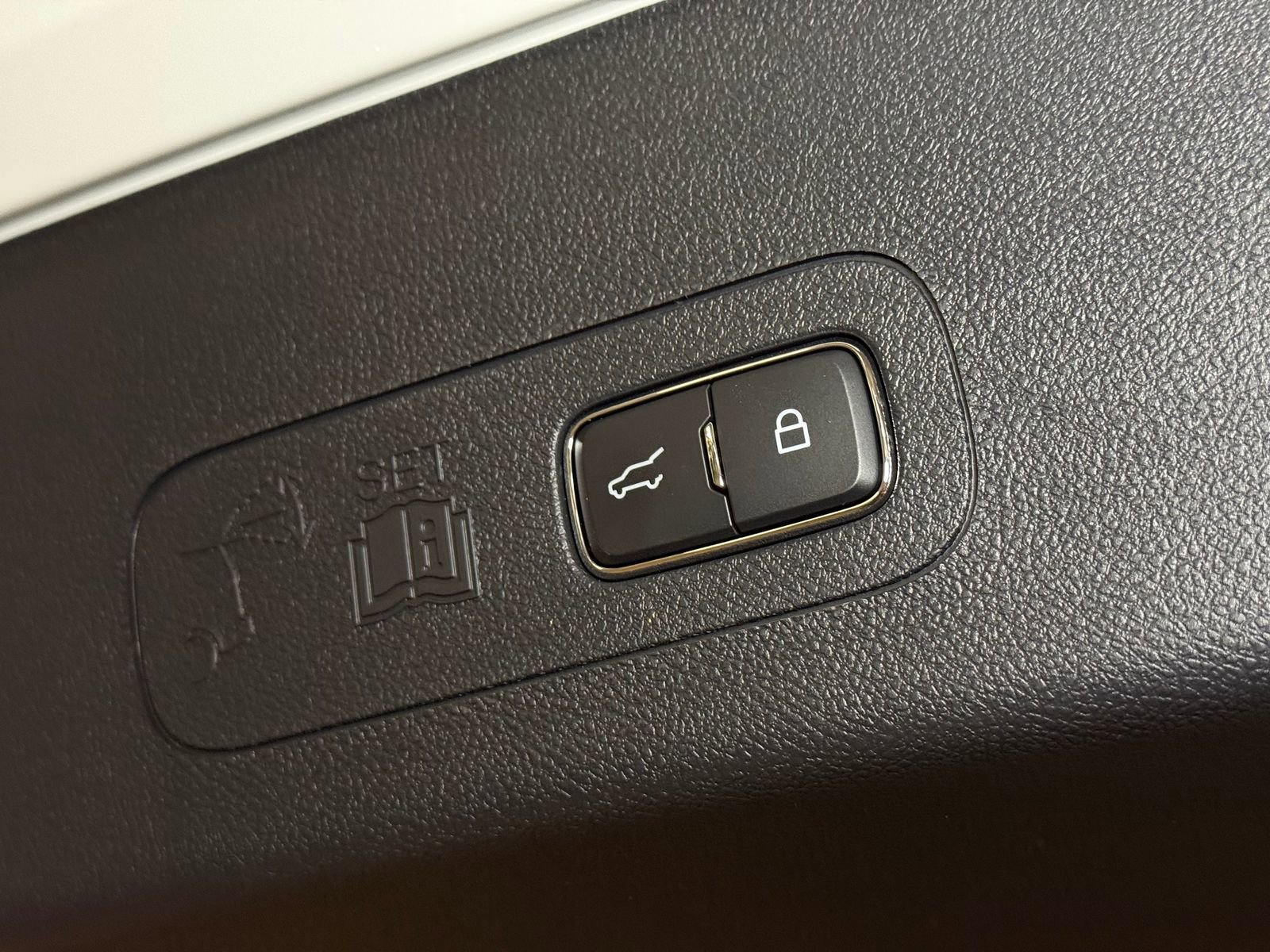 New 2026 Lincoln Aviator AWD image 16