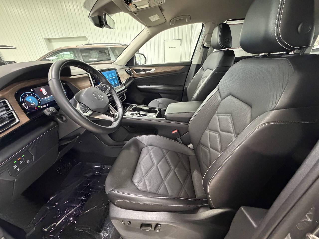 Used 2024 Volkswagen Atlas SE AWD/4WD image 9