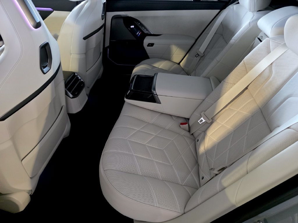New 2027 BMW 740i w/ M Sport Package RWD image 12
