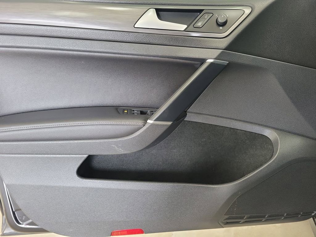 Used 2019 Volkswagen Golf SE FWD image 20