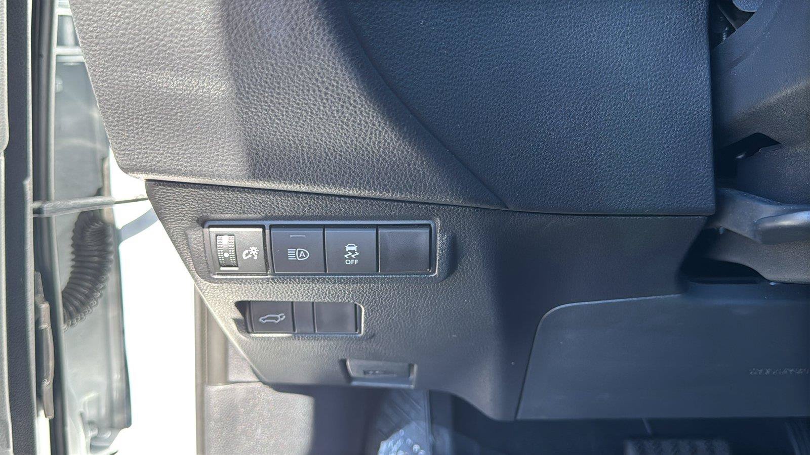 Used 2026 Toyota Corolla Cross XLE w/ Convenience Package FWD image 14