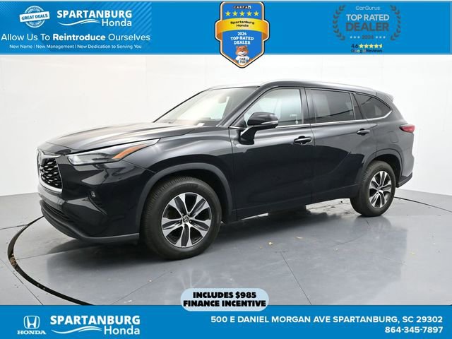 Used 2022 Toyota Highlander XLE image 1