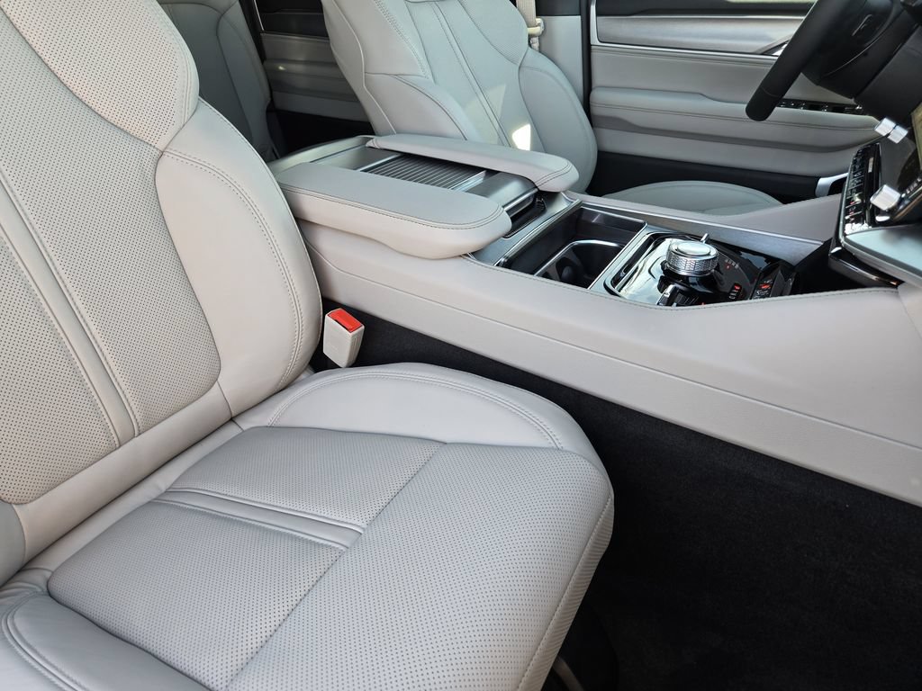 New 2026 Jeep Grand Wagoneer L Limited AWD/4WD image 8