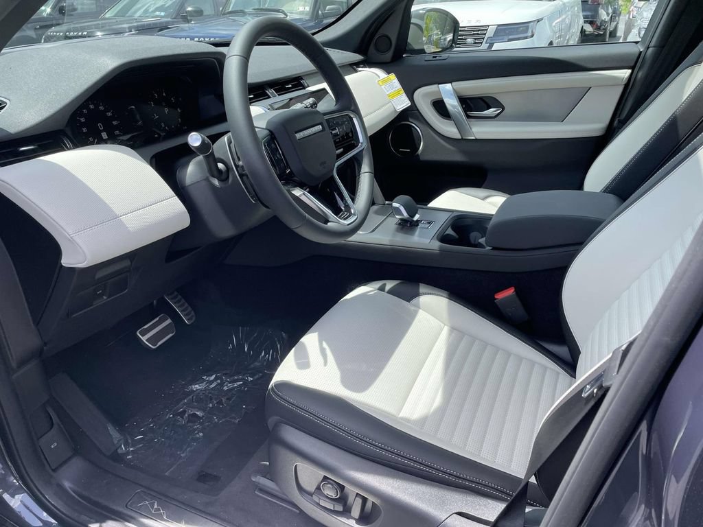 New 2026 Land Rover Discovery Sport Landmark AWD/4WD image 13