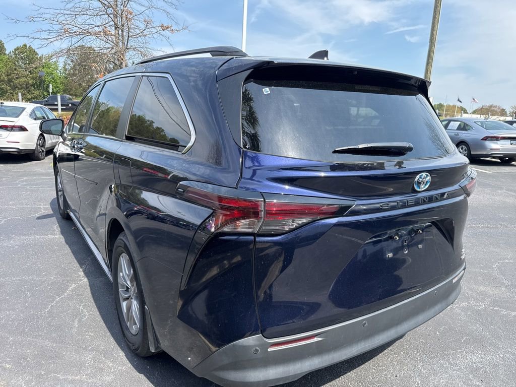 Used 2024 Toyota Sienna XLE image 5