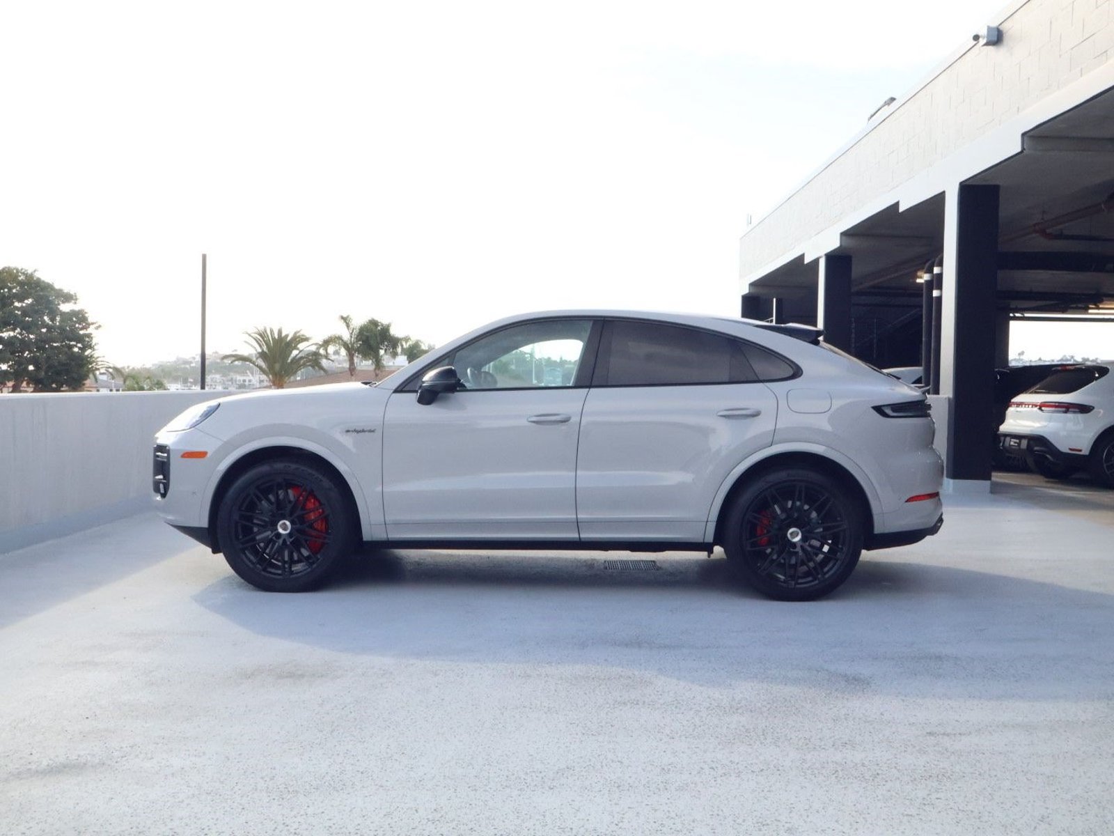 Certified 2025 Porsche Cayenne Turbo w/ Technology Package AWD/4WD image 2