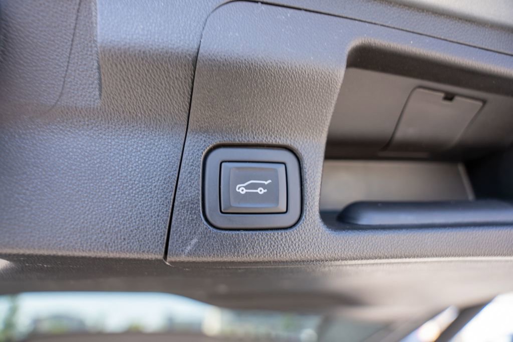 Used 2023 GMC Acadia SLT image 12