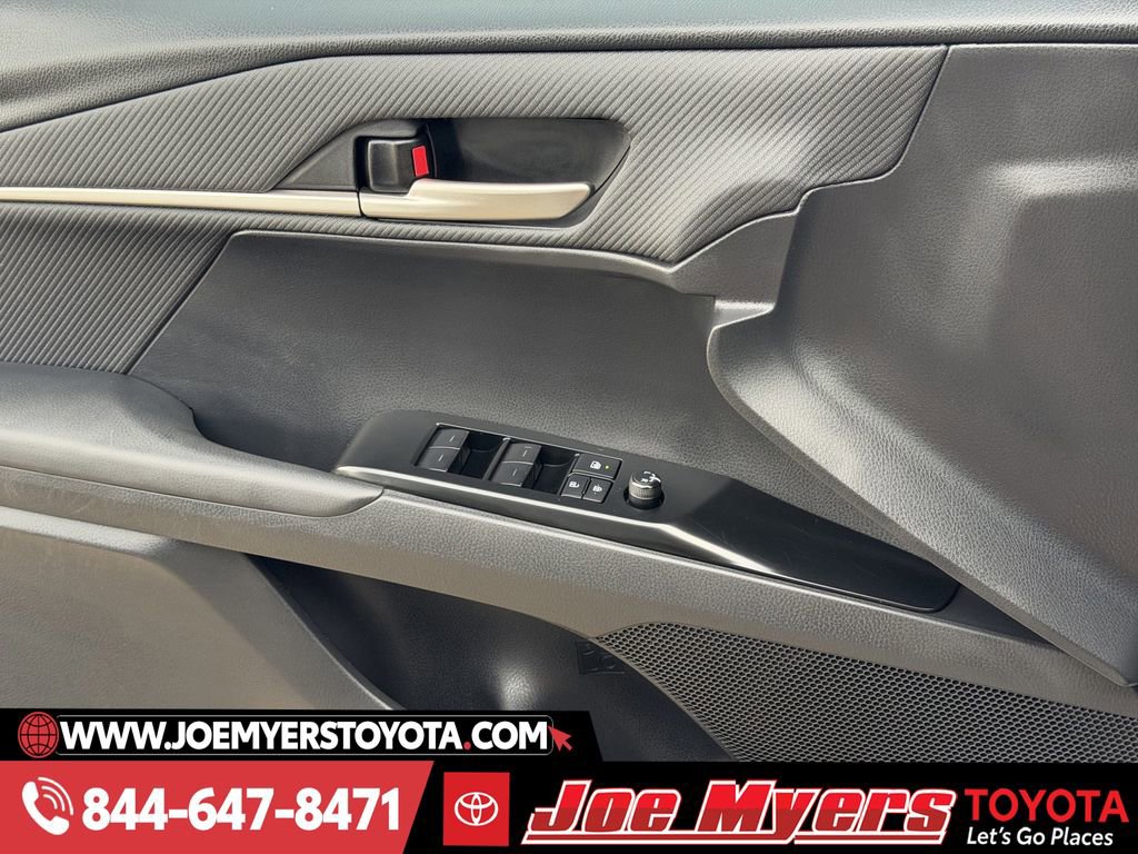 Used 2025 Toyota Camry SE image 26