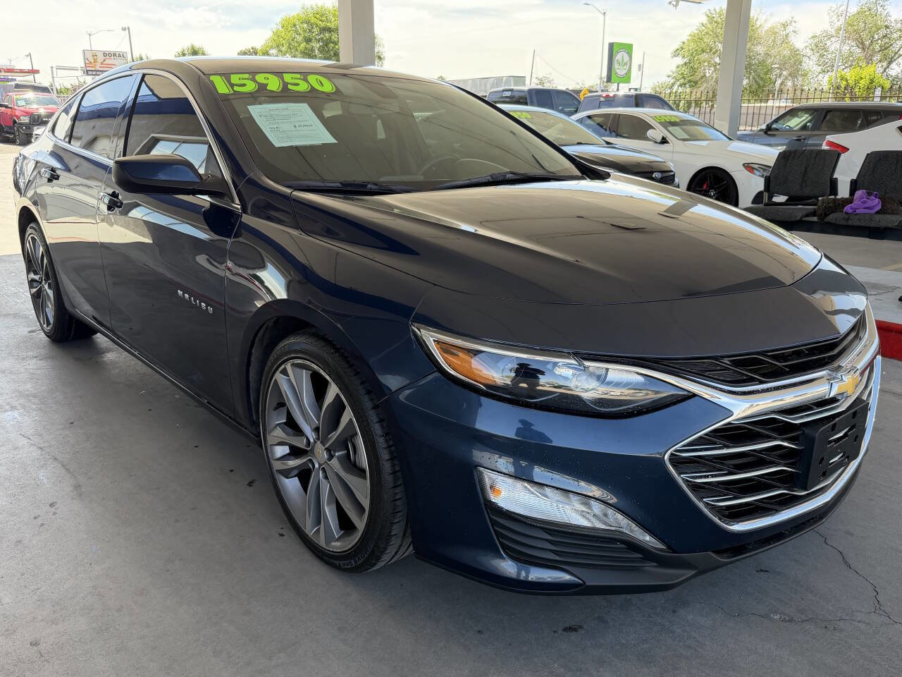 Used 2022 Chevrolet Malibu LT FWD image 2
