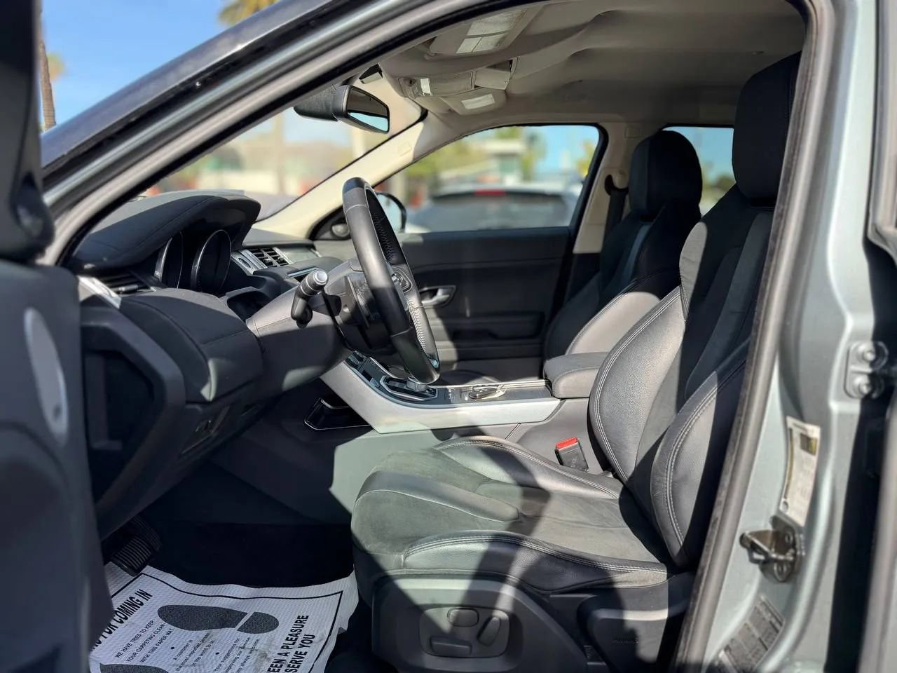 Used 2015 Land Rover Range Rover Evoque Pure image 18